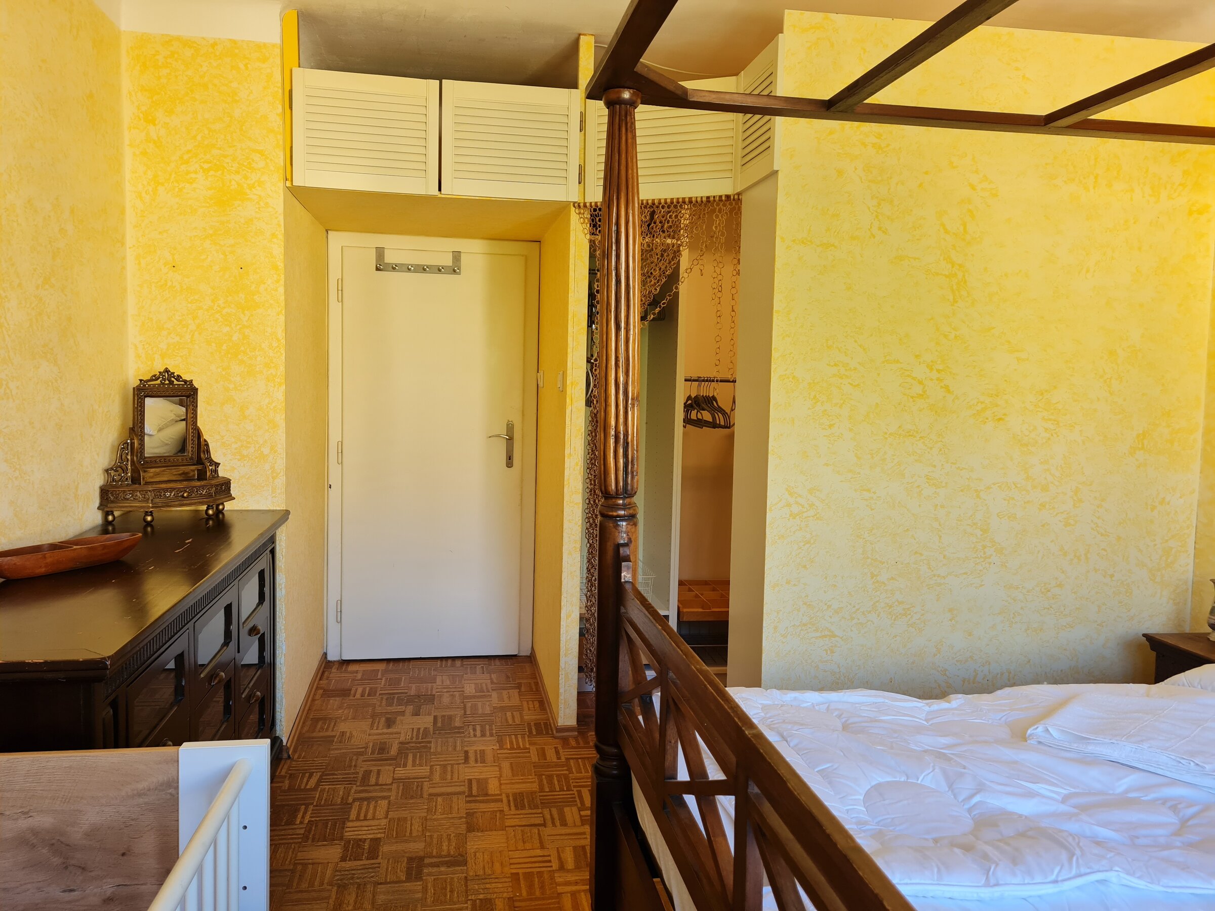 Schlafzimmer Blick Richtung Schrankraum  | © Stefan Baloh 