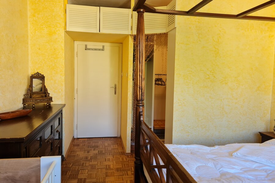 Schlafzimmer Blick Richtung Schrankraum  | © Stefan Baloh 