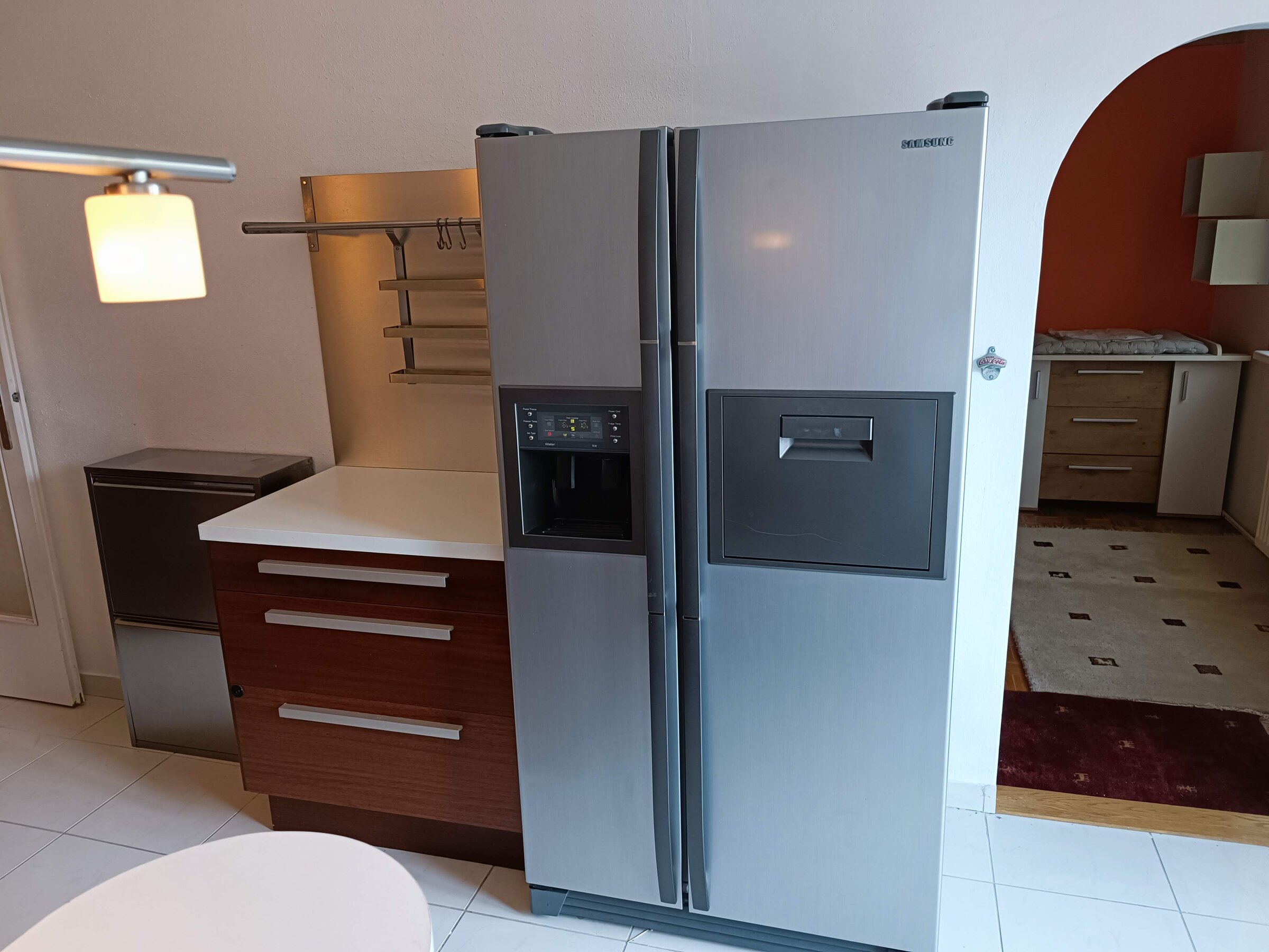 Küche / Side by Side Kühlschrank mit Eiswürfel-Zubereiter  | © Stefan Baloh 