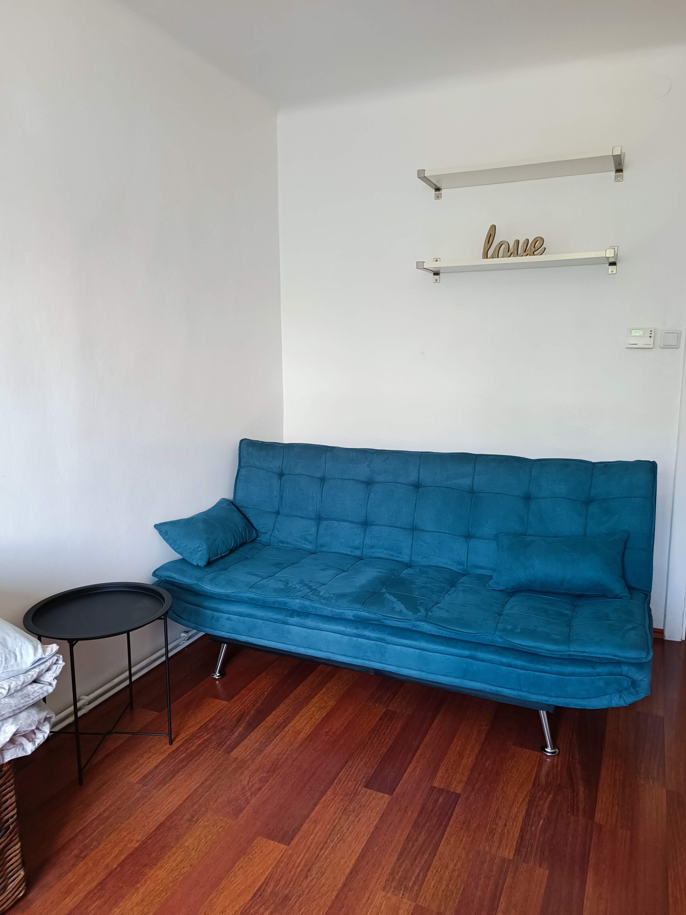 Arbeitszimmer / ausziehbare Schlafcouch  | © Stefan Baloh 