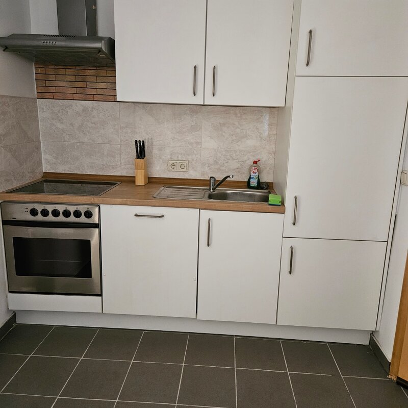 Modern fitted kitchen in 2-room apartment – short-term rental & temporary housing for 1 to 6 months in Gleisdorf