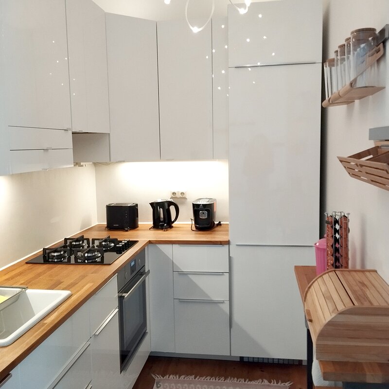 The kitchen is fully equipped. It has Tchibo Cafissimo coffee machine