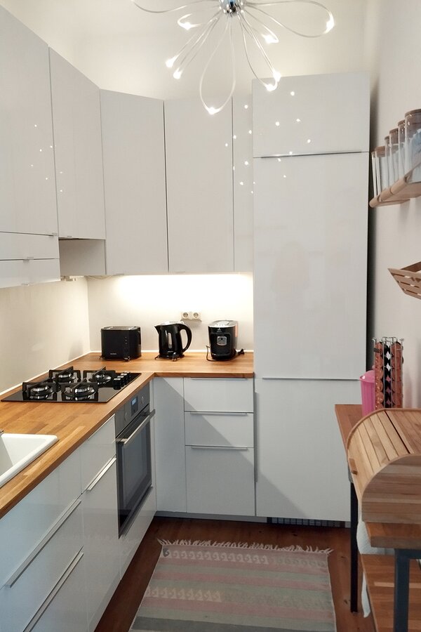 The kitchen is fully equipped. It has Tchibo Cafissimo coffee machine