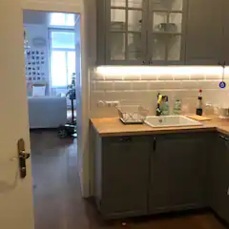 Die Küche ist neu und sehr praktisch. Alle Untensilien sind da.