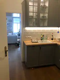 Die Küche ist neu und sehr praktisch. Alle Untensilien sind da.