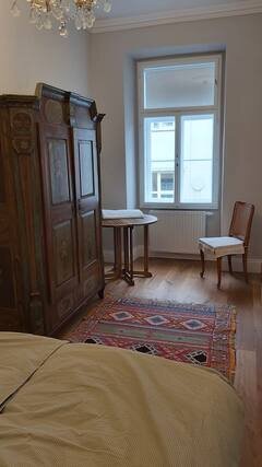 Die Wohnung ist im 4. Stock und ruhig.