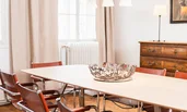 Geräumiges Ess-/Arbeitszimmer | © Stephanie Scheffenacker