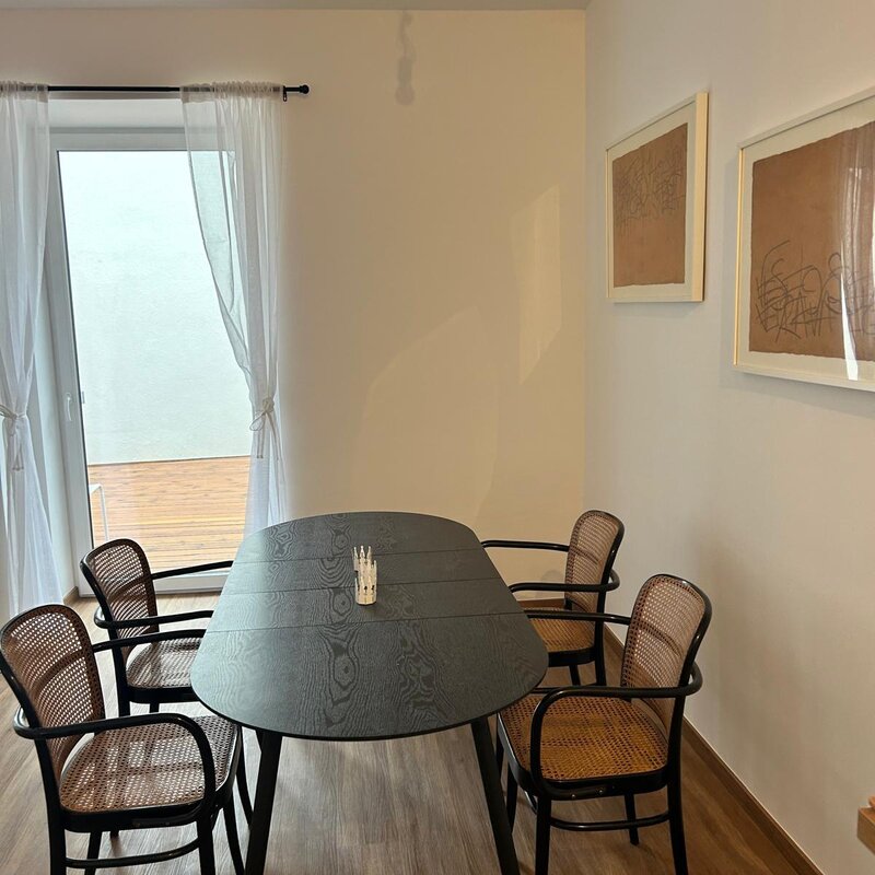 mit Ausgang auf die Terrasse