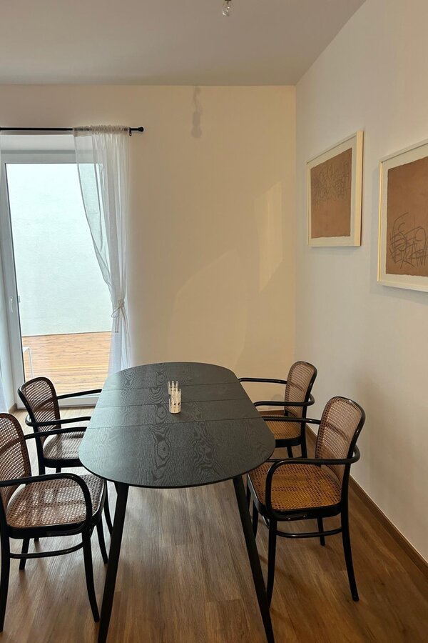 mit Ausgang auf die Terrasse