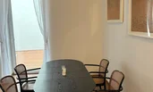 mit Ausgang auf die Terrasse