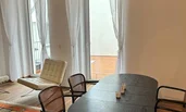 mit Ausgang auf die Terrasse