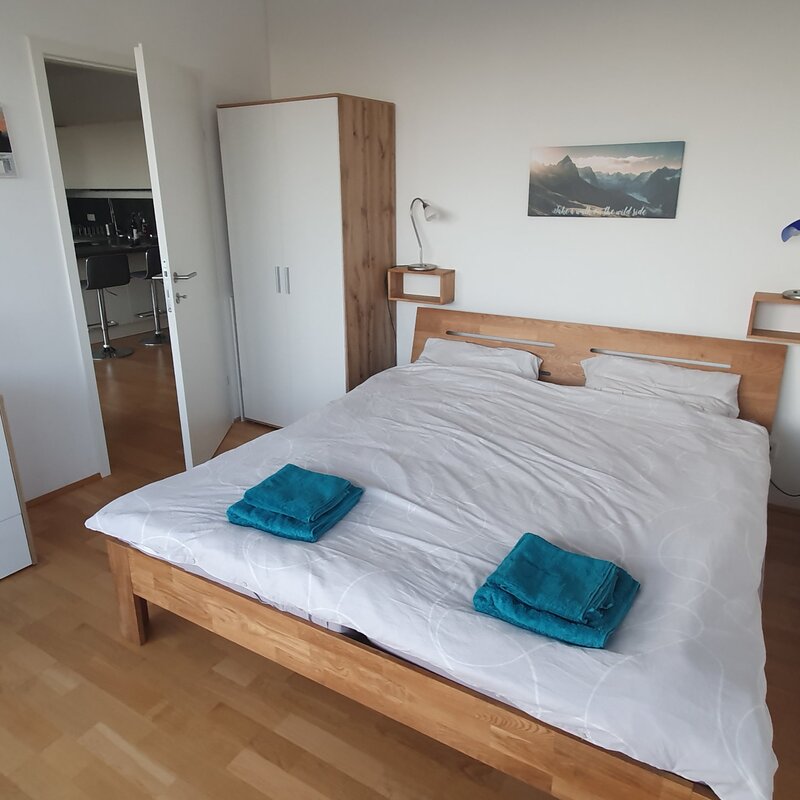 Bright room with double bed in 3-room apartment – temporary housing & short-term rental Graz, 1 to 6 months | © T. Bolch