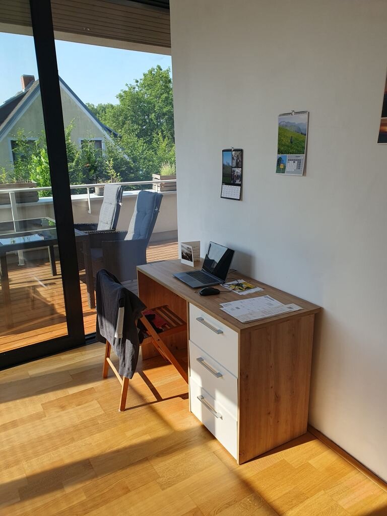 Zimmer (Scheibtisch)