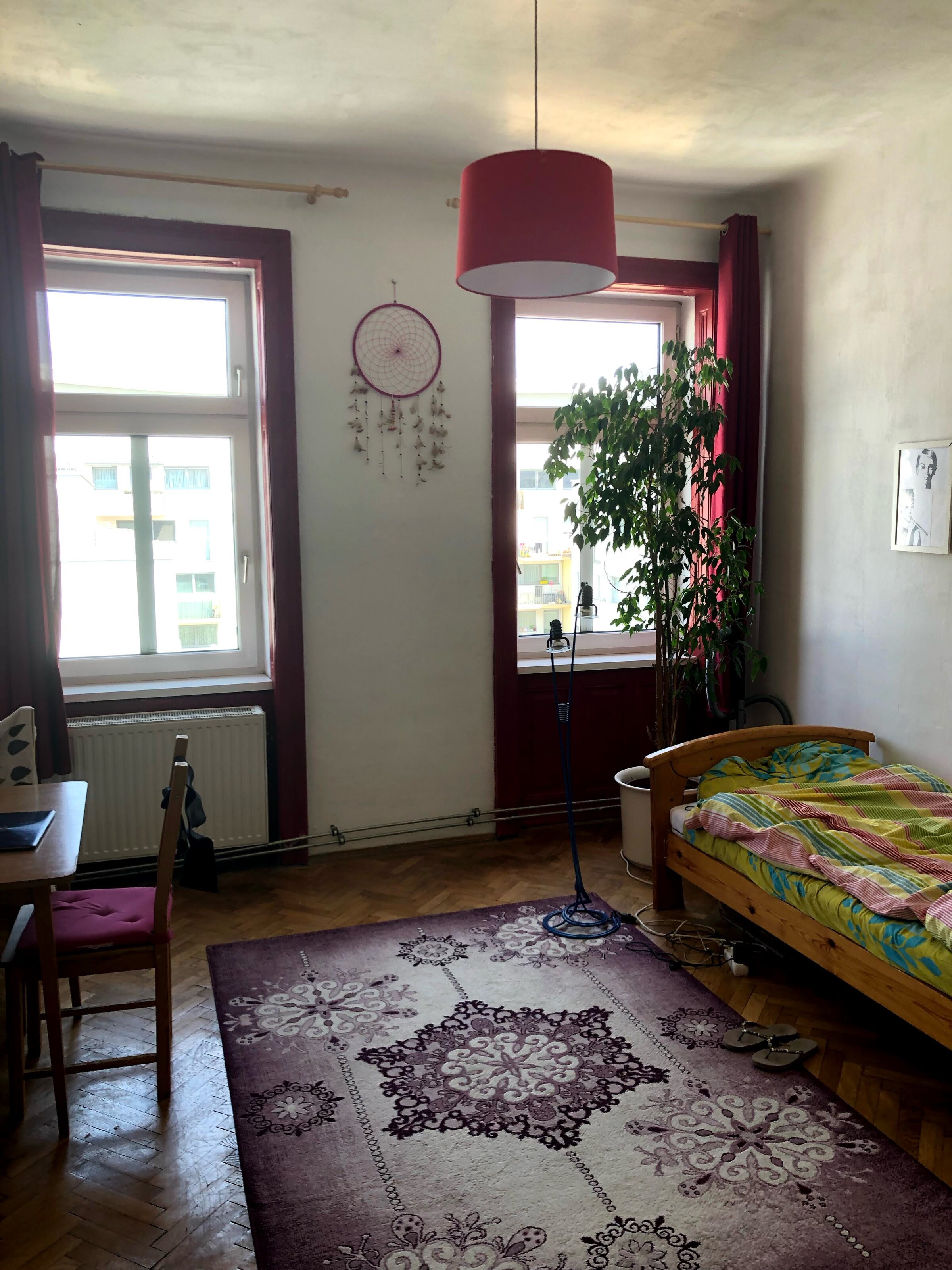 Bright room with parquet & plants – 1-room apartment, short-term rental, temporary housing for 1 to 6 months in Vienna