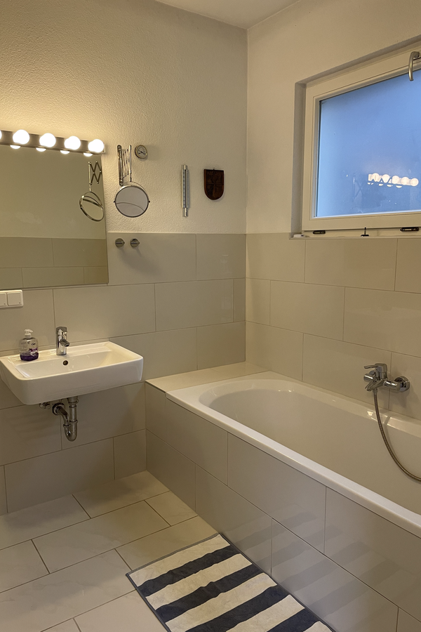 Bad mit Wanne