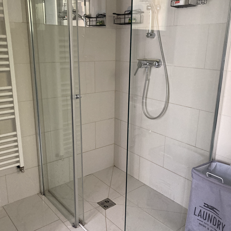 Dusche im Bad