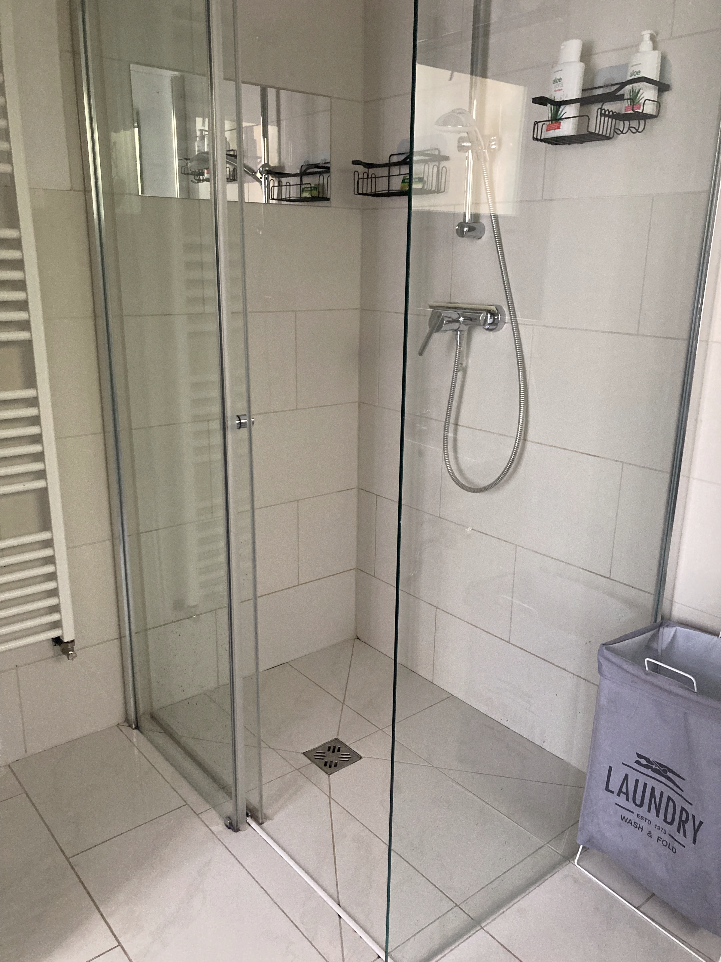 Dusche im Bad