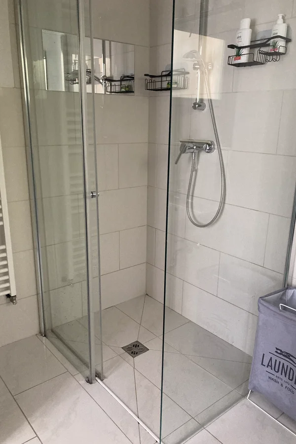 Dusche im Bad