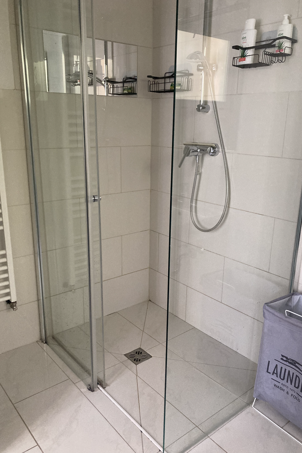 Dusche im Bad