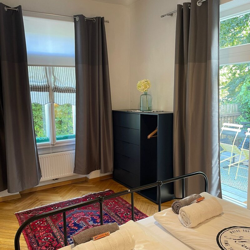 Schlafzimmer mit Balkon 