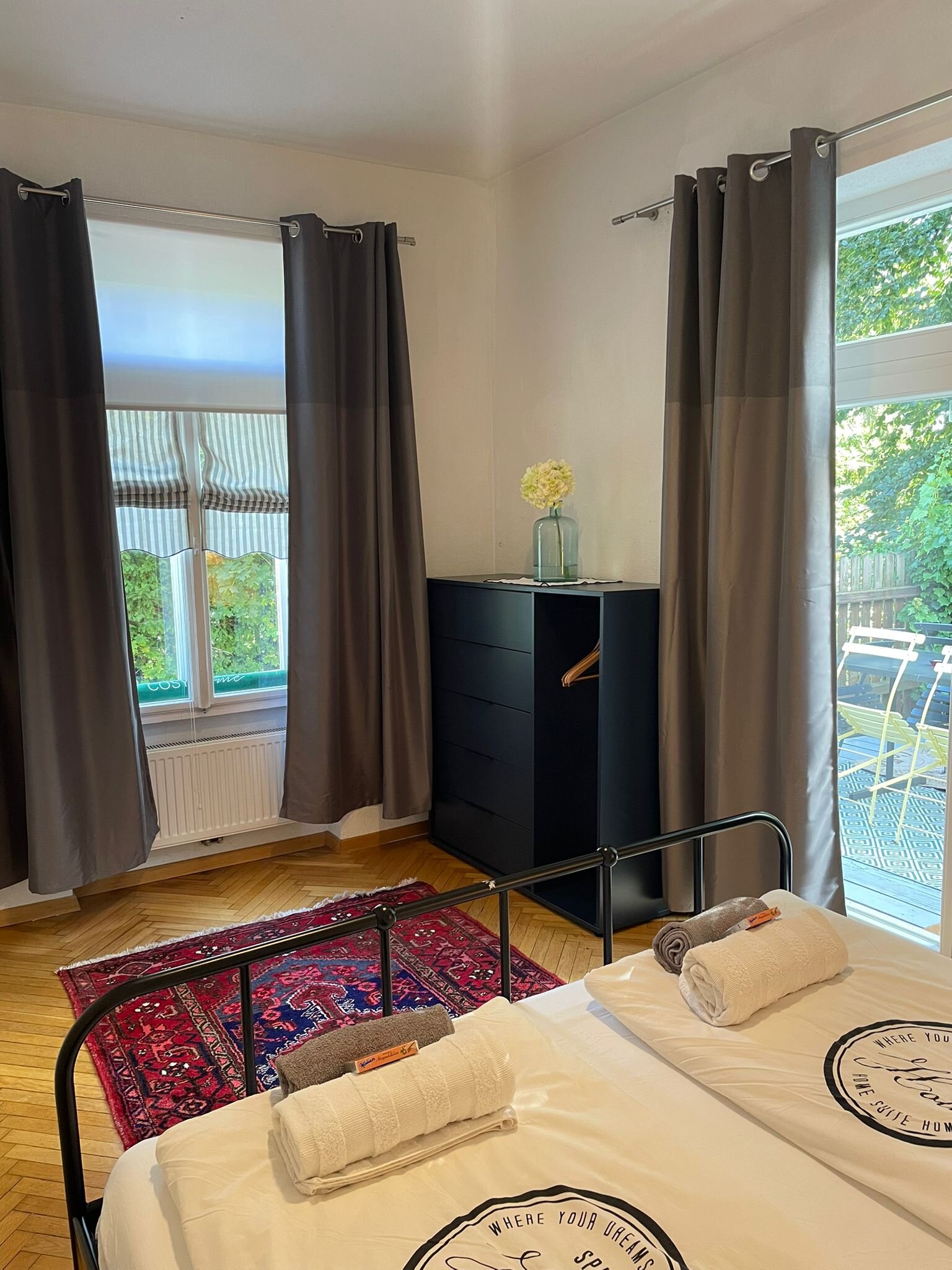 Schlafzimmer mit Balkon 