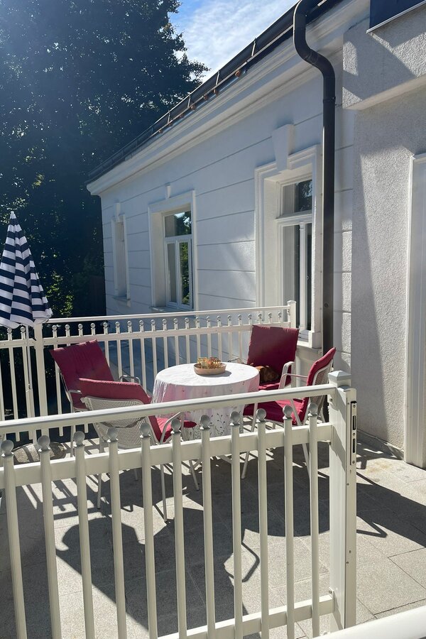 mit Terrasse für Sonnenschein am Vormittag