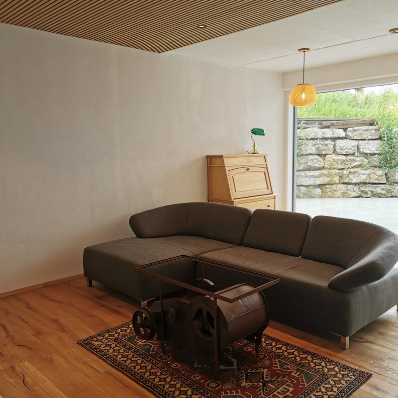 Wohnzimmer mit Arbeitsplatz