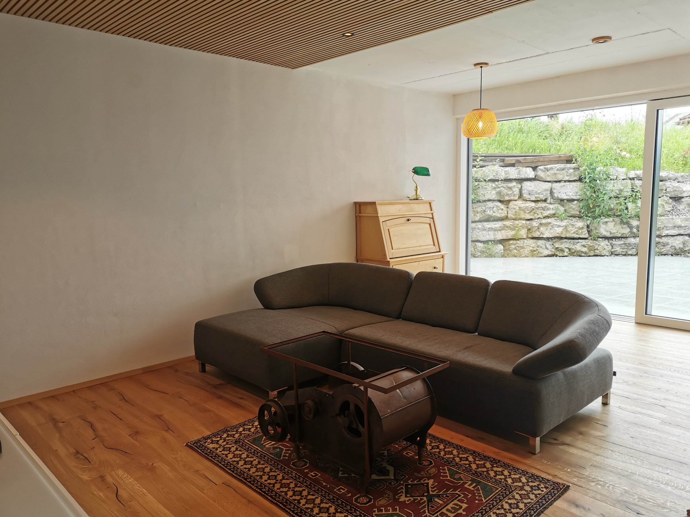 Wohnzimmer mit Arbeitsplatz