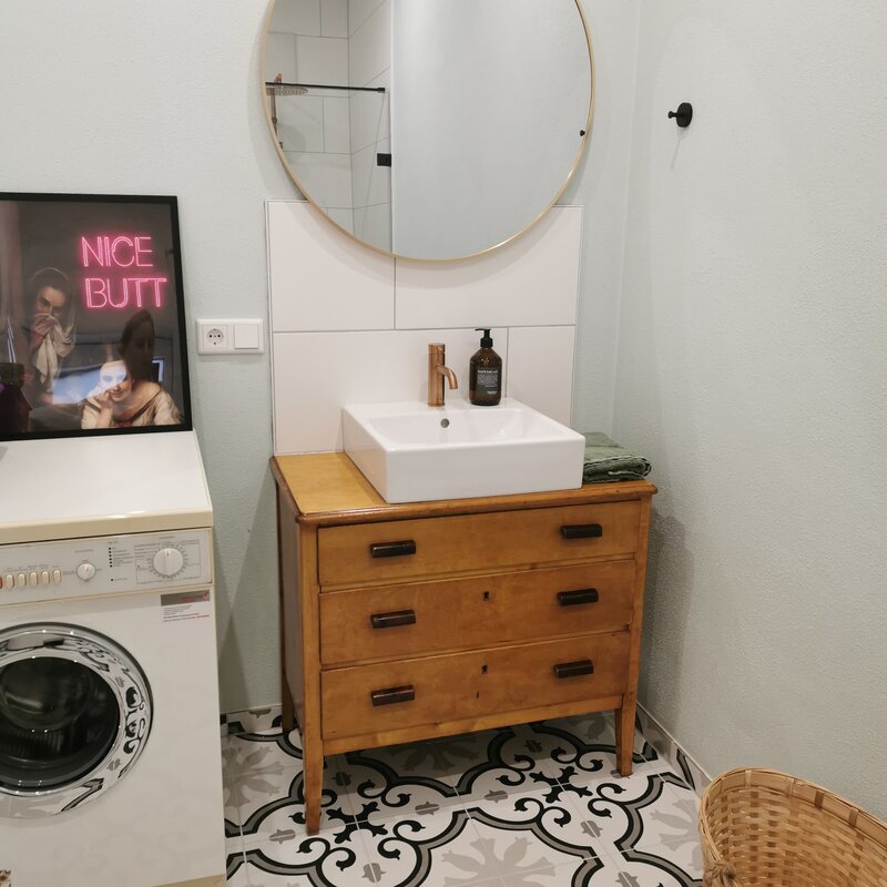 Badezimmer, Vintage-Waschtisch, Waschmaschine