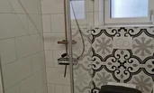 Glass shower and toilette