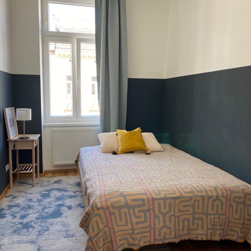 Bright bedroom with historic charm: 2-room apartment for short-term rental & temporary housing for 1 to 6 months in Vienna