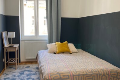 Bright bedroom with historic charm: 2-room apartment for short-term rental & temporary housing for 1 to 6 months in Vienna