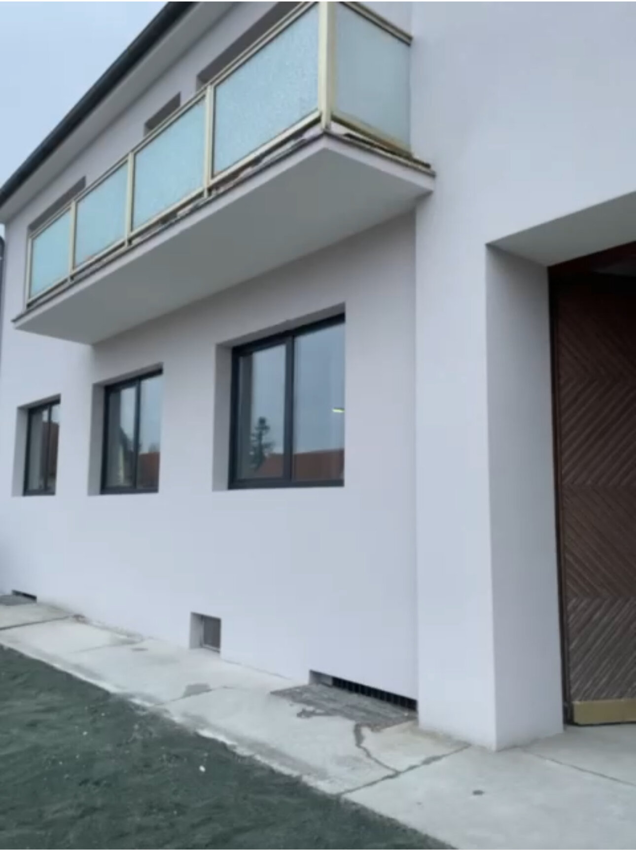 Modernes Wohnhaus mit Balkon & großen Fenstern – 2-Zimmer Wohnung zur Kurzzeitmiete in Oberwart