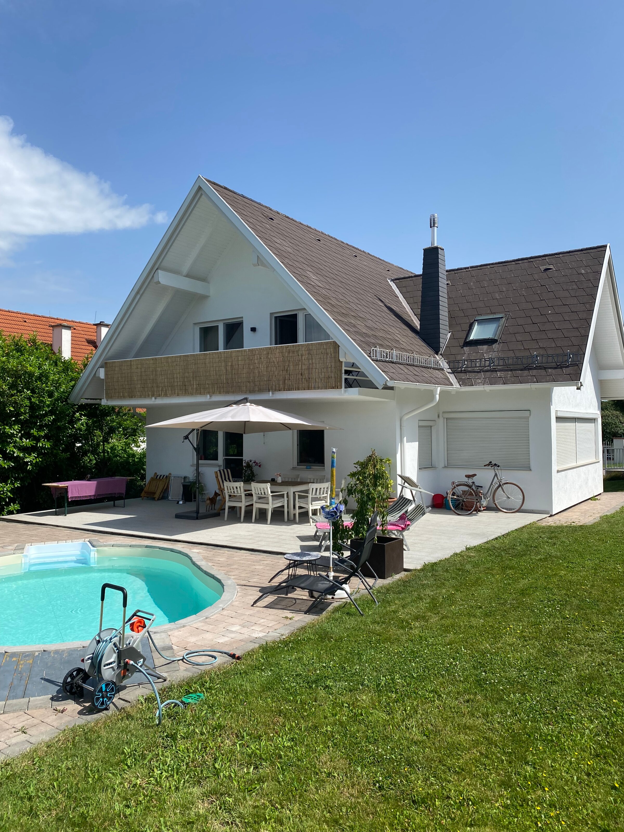 Freistehendes Haus mit Pool & Terrasse – Kurzzeitmiete Hornstein, Wohnen auf Zeit für 1 bis 6 Monate