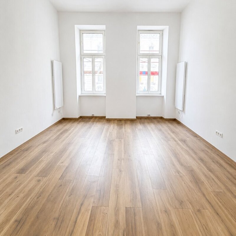 Bright unfurnished studio apartment with high ceilings and modern flooring in a central location, close to Augarten and Vienna city centre.