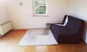 Wohnzimmer mit ausziehbarer Couch