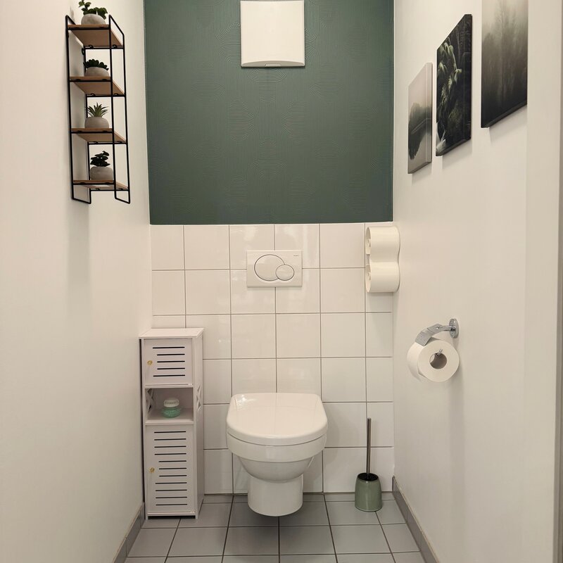 Toilet with ventilation