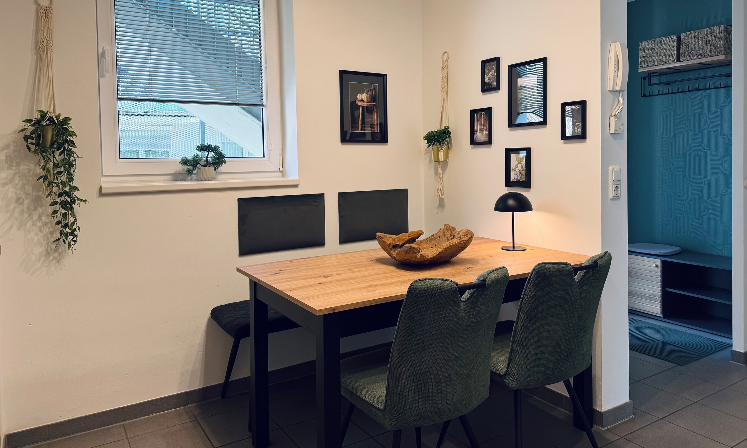 Dining area for 4 people