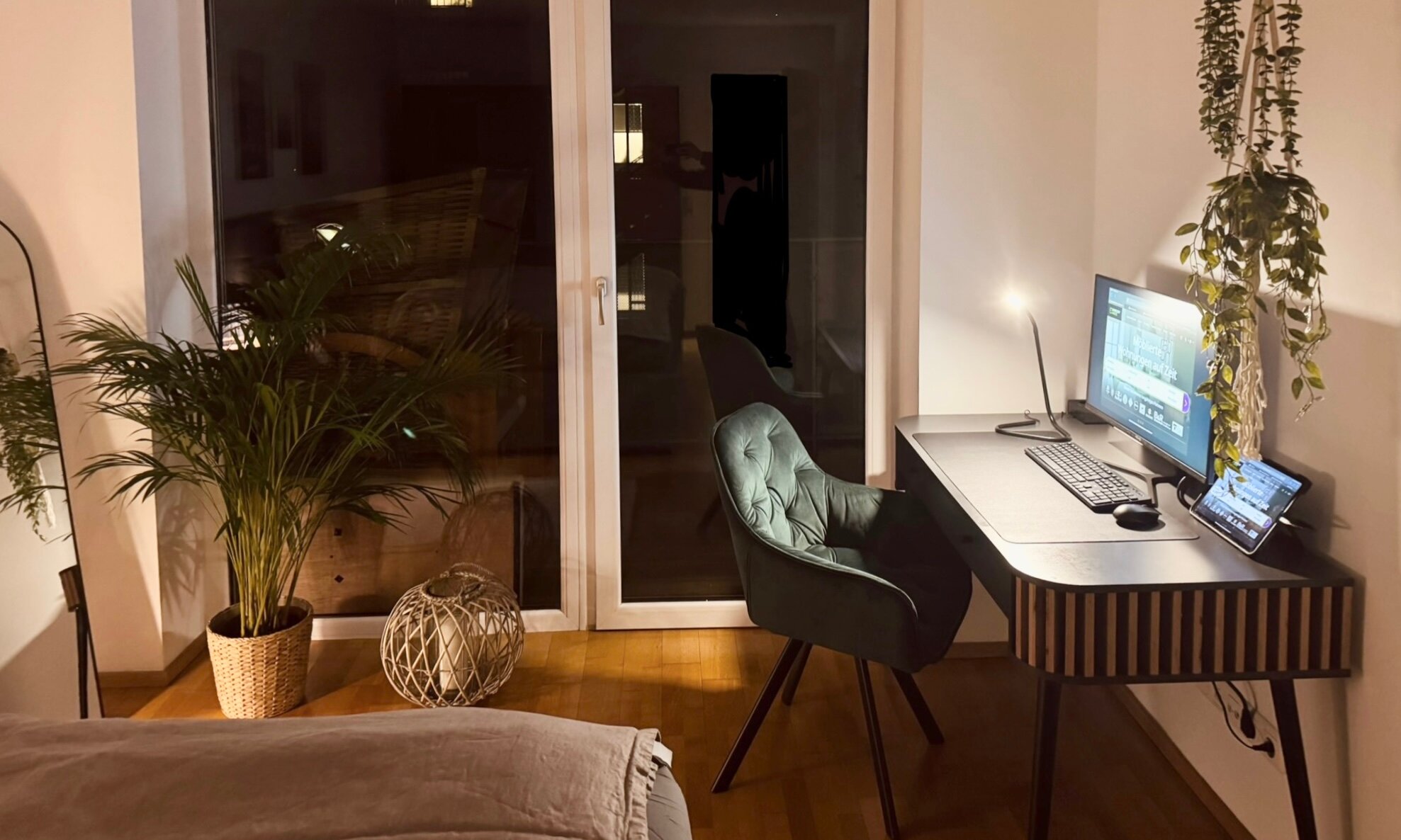 27-inch Full HD monitor for working, playing or watching TV