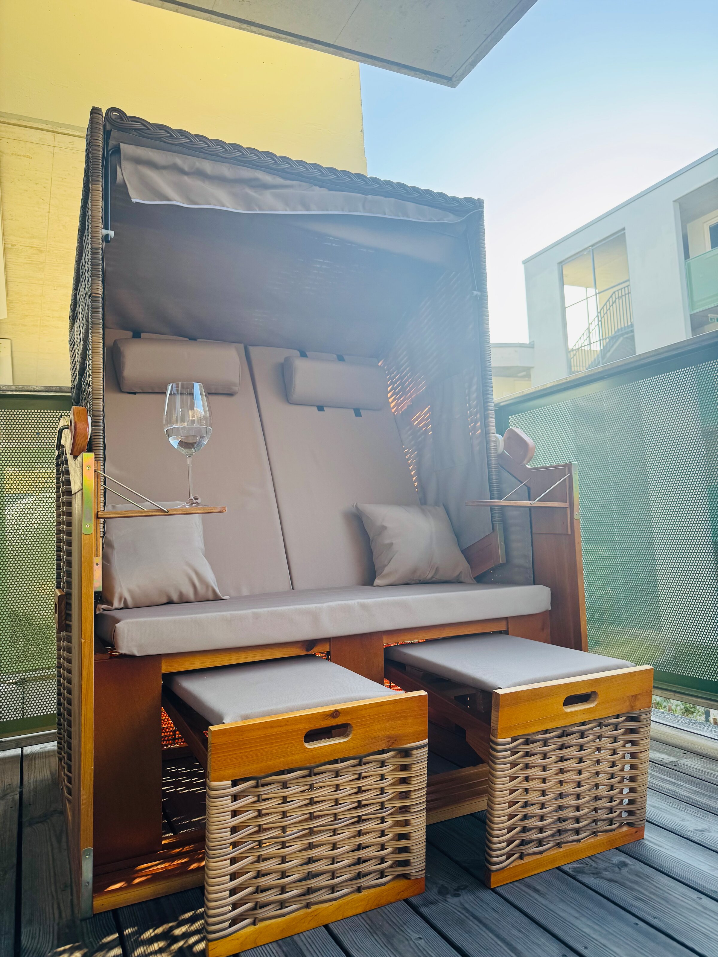 Can be folded down as lying surface