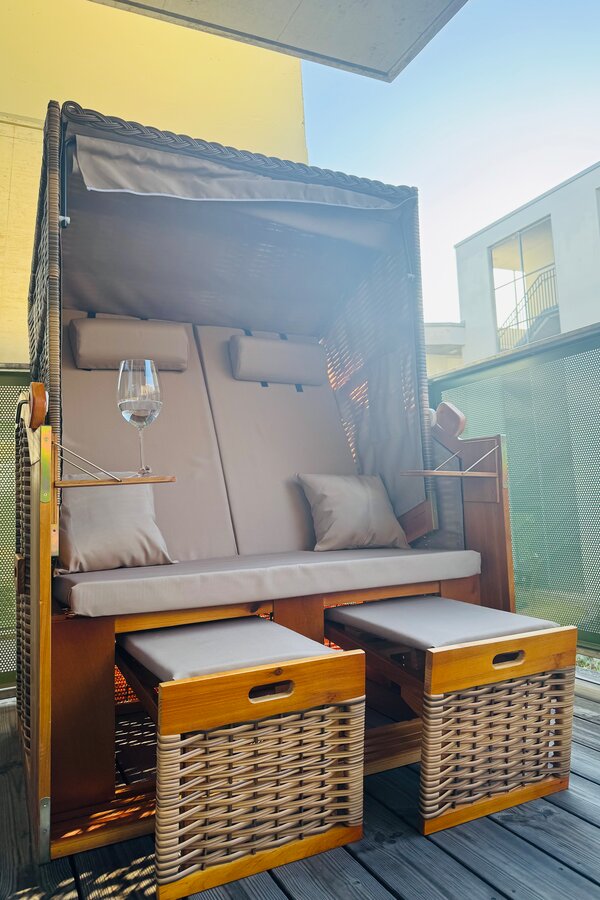 Can be folded down as lying surface