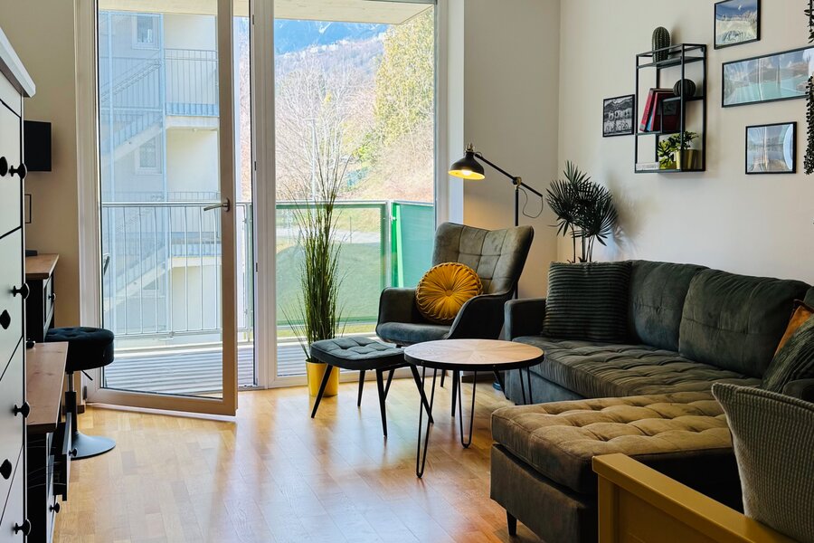 HD TV and small desk if 2 workstations are needed at the same time 