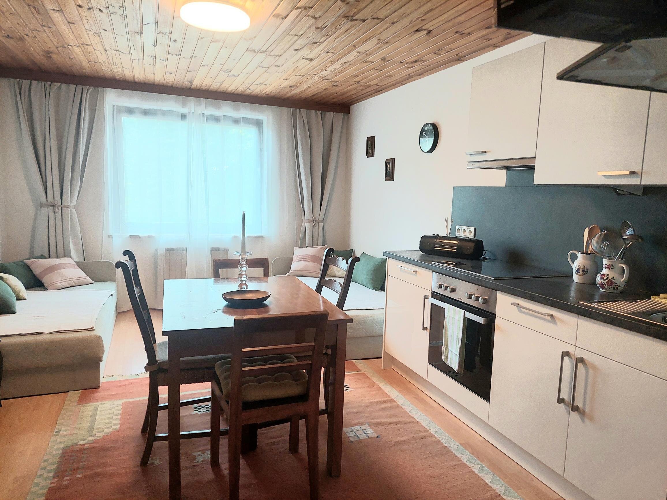 Helle 1-Zimmer Wohnung mit Wohnküche & Holzdecke – Kurzzeitmiete Ottenschlag, Wohnen auf Zeit 1–6 Monate