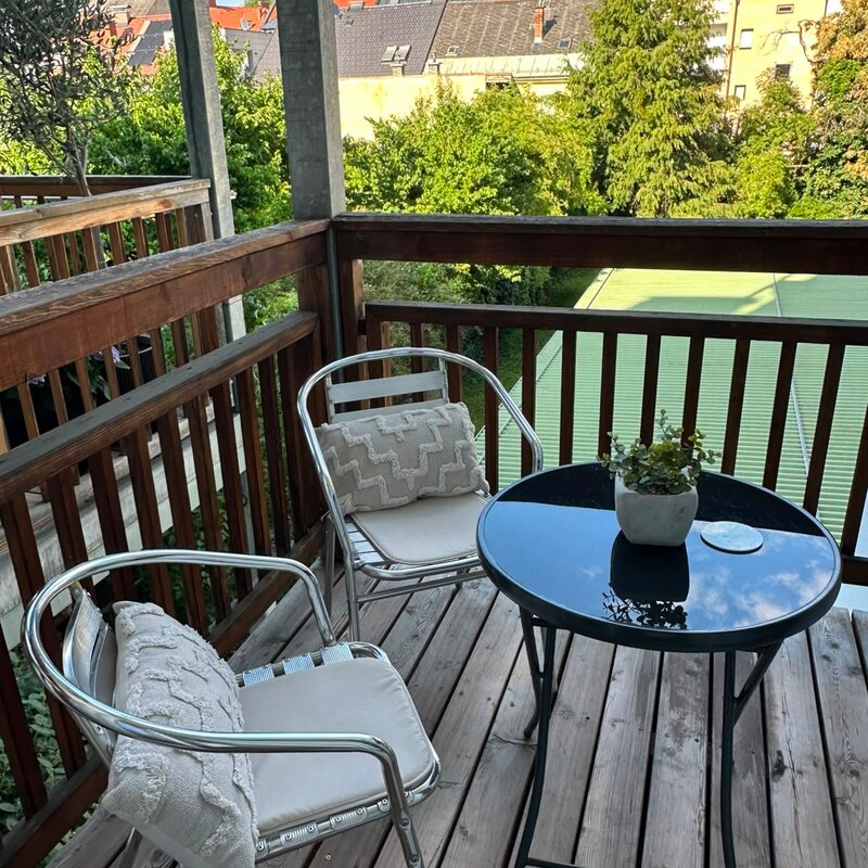 Sunny balcony with city view: 2-room apartment, short-term rental & temporary housing for 1 to 6 months in Klagenfurt