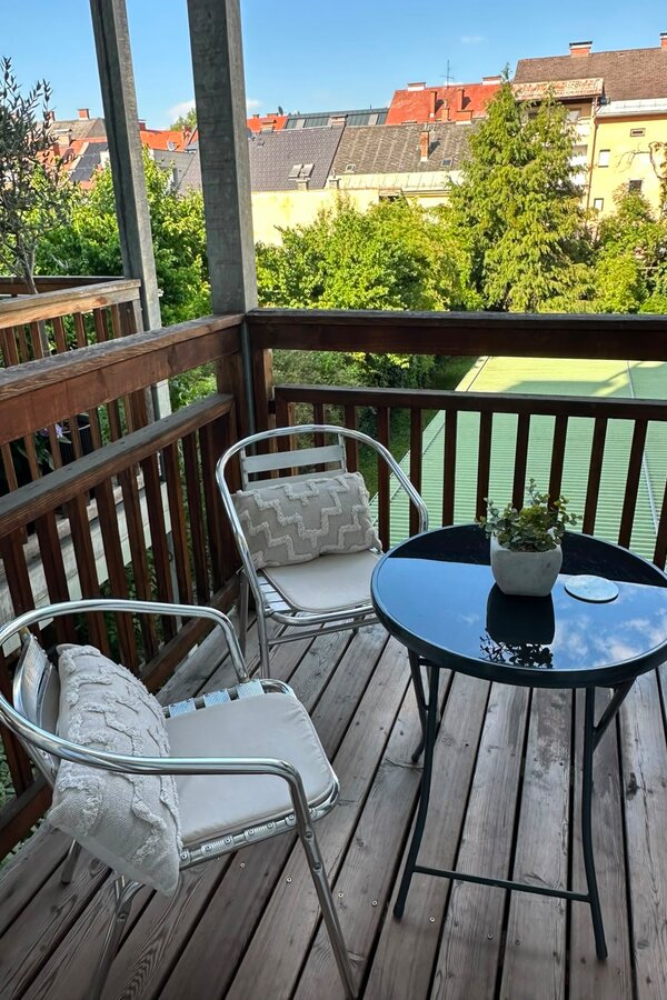 Sunny balcony with city view: 2-room apartment, short-term rental & temporary housing for 1 to 6 months in Klagenfurt