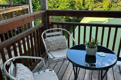 Sonniger Balkon mit Stadtblick: 2-Zimmer Wohnung, Kurzzeitmiete & Wohnen auf Zeit für 1 bis 6 Monate in Klagenfurt