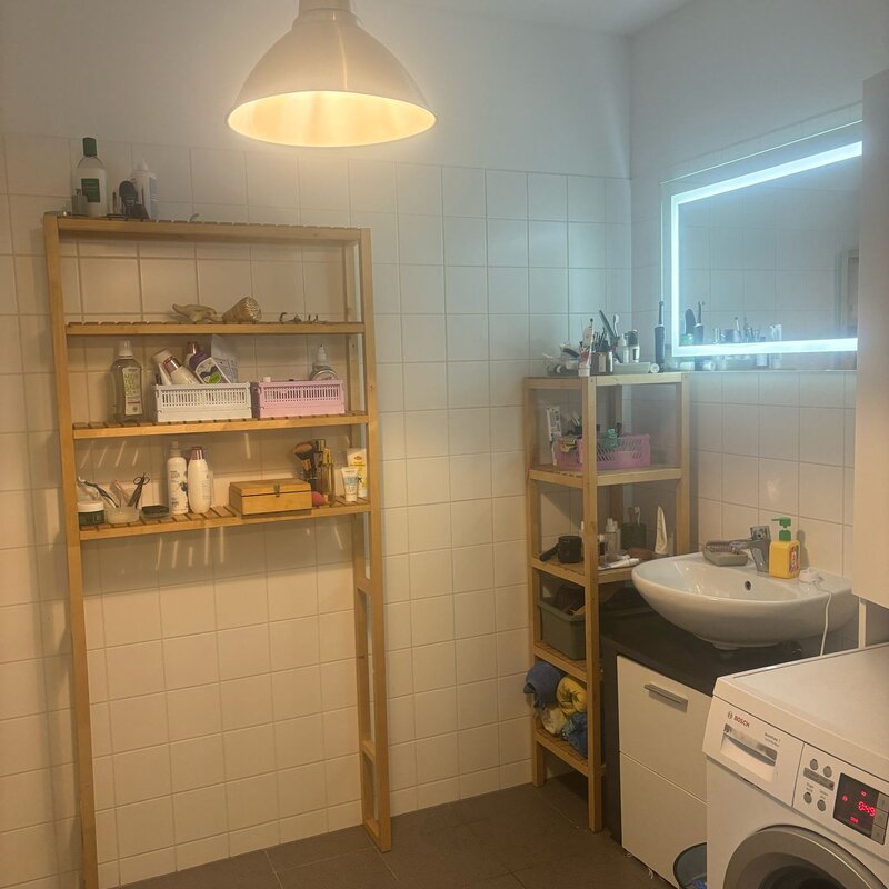 SHARED BATHROOMN