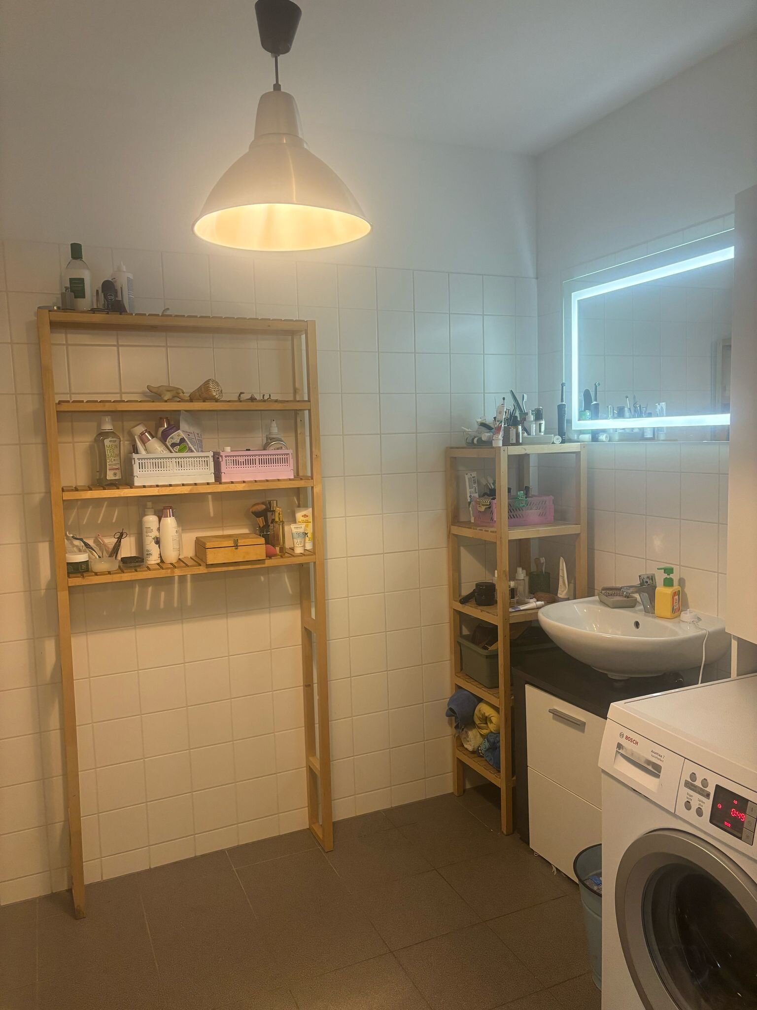 SHARED BATHROOMN
