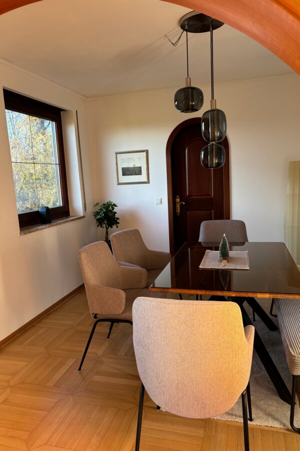 cozy dining area with door to the kitchen
