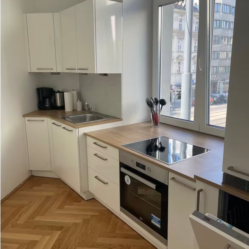 Bright kitchen with built-in appliances: 2-room apartment, short-term rental & temporary housing for 1–6 months, Vienna